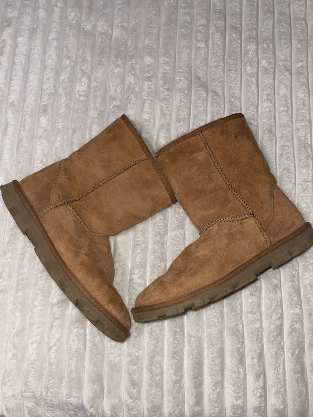 UGG Essential Short Classic Boot | Size 10